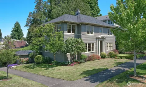 1702 NE 73rd St, Seattle, WA 98115