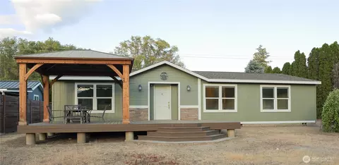 10 Lakeview Loop Rd, Oroville, WA 98844
