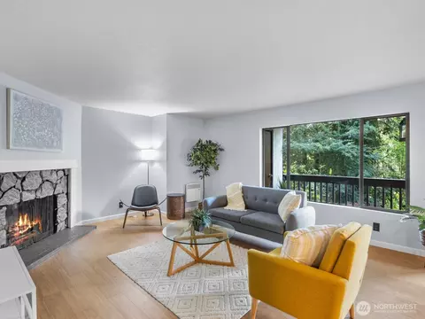 18210 15th Ave NE #101, Shoreline, WA 98155
