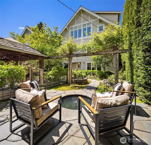 Exterior - 914 18th Ave E, Seattle, WA 98112 photo 3 of 5