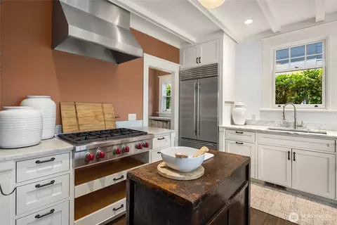 Kitchen - 914 18th Ave E, Seattle, WA 98112 photo 1 of 6