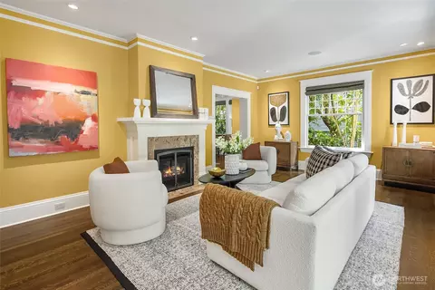Living - 914 18th Ave E, Seattle, WA 98112 photo 3 of 4