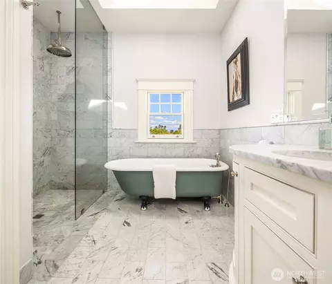 Bath - 914 18th Ave E, Seattle, WA 98112 photo 4 of 6