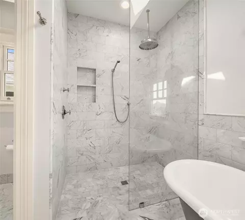 Bath - 914 18th Ave E, Seattle, WA 98112 photo 5 of 6