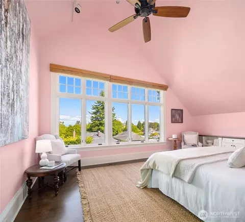 Bedroom - 914 18th Ave E, Seattle, WA 98112 photo 4 of 6