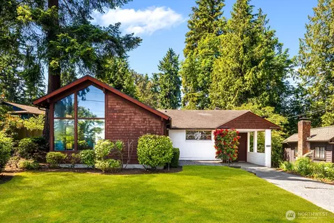 9539 Lake Shore Blvd NE, Seattle, WA 98115