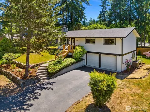 9541 Joann Ave NE, Olympia, WA 98516