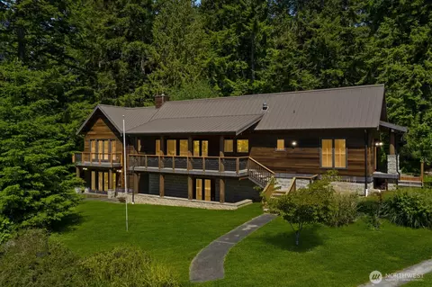 6335 Bayview Rd, Clinton, WA 98236