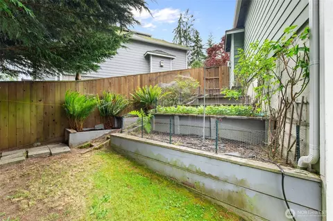 Exterior - 4309 Crescent Ave, Everett, WA 98203 photo 6 of 8