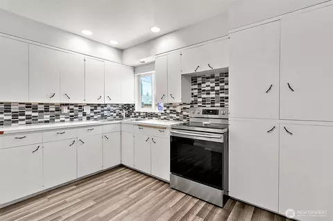 Kitchen - 405 Calistoga St W, Orting, WA 98360 photo 4 of 6
