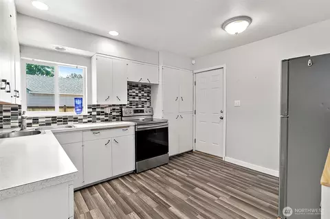 Kitchen - 405 Calistoga St W, Orting, WA 98360 photo 1 of 6