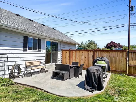 Exterior - 405 Calistoga St W, Orting, WA 98360 photo 5 of 10