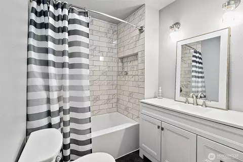 Bath - 405 Calistoga St W, Orting, WA 98360 photo 1 of 2