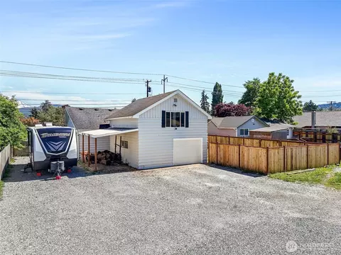 Exterior - 405 Calistoga St W, Orting, WA 98360 photo 7 of 10