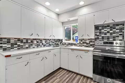 Kitchen - 405 Calistoga St W, Orting, WA 98360 photo 3 of 6