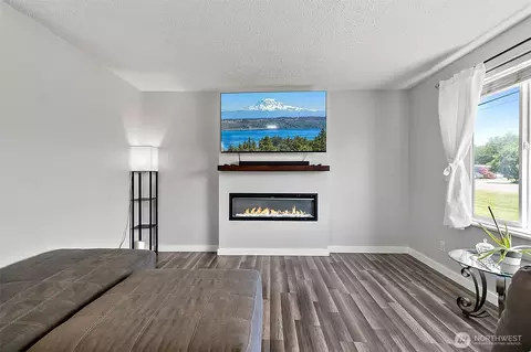 Living - 405 Calistoga St W, Orting, WA 98360 photo 2 of 2