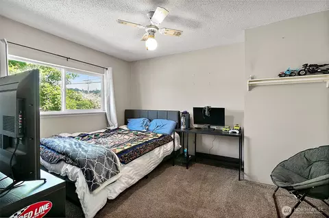 Bedroom - 405 Calistoga St W, Orting, WA 98360 photo 1 of 4