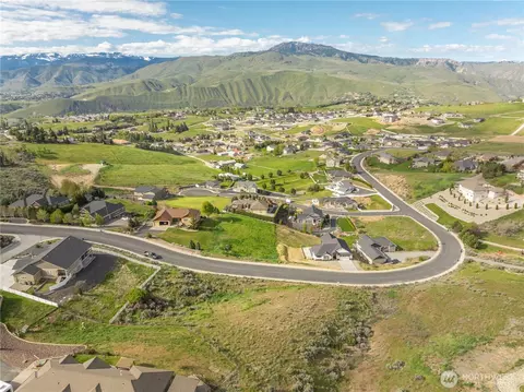 442 W Rolling Hills Ln, Wenatchee, WA 98801