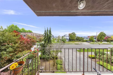 Exterior - 2619 Rucker Ave #4, Everett, WA 98201 photo 1 of 4