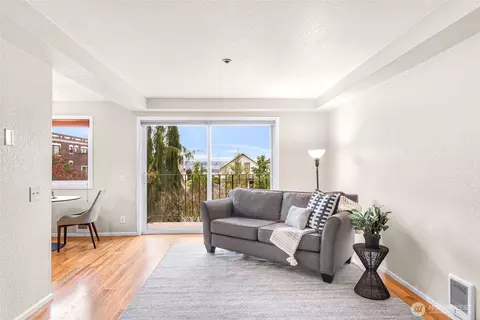 Living - 2619 Rucker Ave #4, Everett, WA 98201 photo 1 of 3