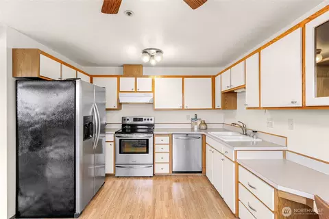 Kitchen - 2619 Rucker Ave #4, Everett, WA 98201 photo 3 of 5