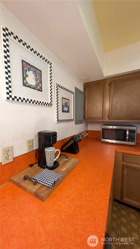 Kitchen - 1506 164th Pl, Long Beach, WA 98631 photo 2 of 5