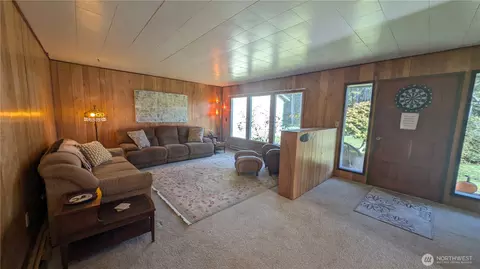 Living - 1506 164th Pl, Long Beach, WA 98631 photo 2 of 3