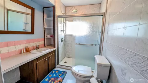 Bath - 1506 164th Pl, Long Beach, WA 98631 photo 1 of 1