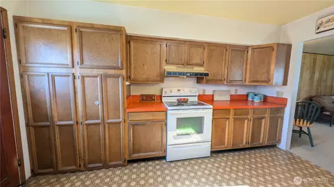 Kitchen - 1506 164th Pl, Long Beach, WA 98631 photo 4 of 5