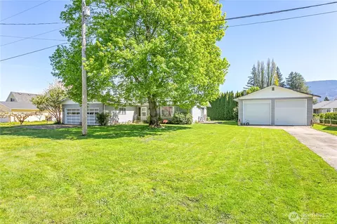 208 W 2nd St, Nooksack, WA 98276