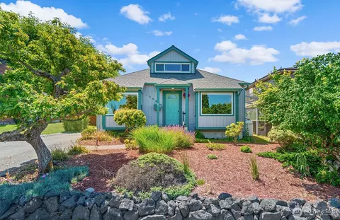 1306 E 3rd St, Port Angeles, WA 98362