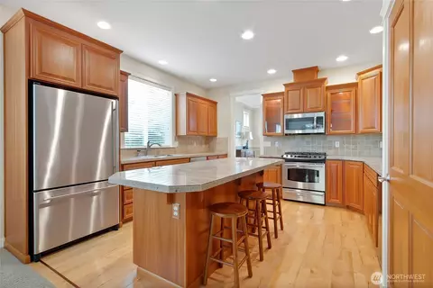 Kitchen - 6103 153rd Ave E, Sumner, WA 98390 photo 2 of 2