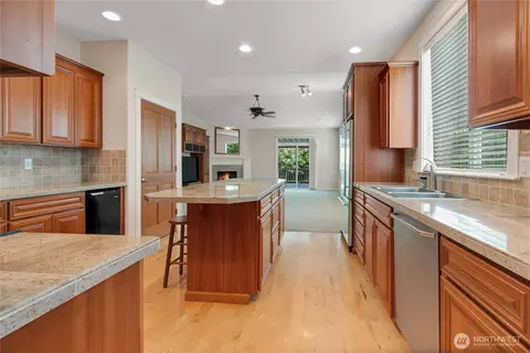 Kitchen - 6103 153rd Ave E, Sumner, WA 98390 photo 1 of 2