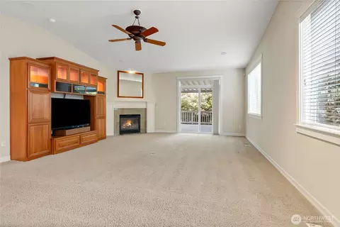Living - 6103 153rd Ave E, Sumner, WA 98390 photo 2 of 4