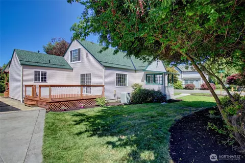 215 N 6th St, La Conner, WA 98257