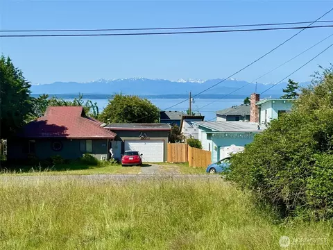 1111 Admirals Dr, Coupeville, WA 98239