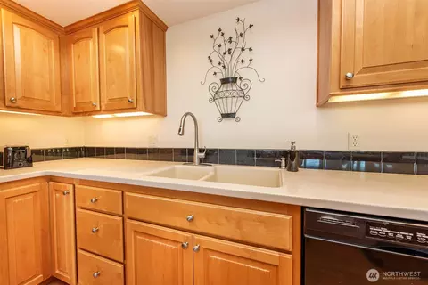Kitchen - 220 Amethyst Dr, Sequim, WA 98382 photo 3 of 5