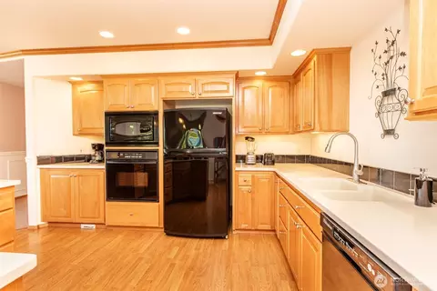Kitchen - 220 Amethyst Dr, Sequim, WA 98382 photo 4 of 5