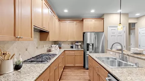 Kitchen - 15918 35th Dr SE, Bothell, WA 98012 photo 3 of 5