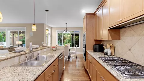 Kitchen - 15918 35th Dr SE, Bothell, WA 98012 photo 2 of 5
