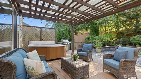 Exterior - 15918 35th Dr SE, Bothell, WA 98012 photo 5 of 11