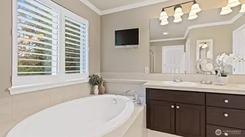 Bath - 15918 35th Dr SE, Bothell, WA 98012 photo 2 of 3