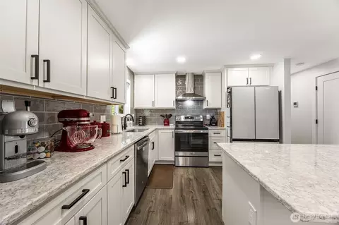 Kitchen - 24028 6th Pl W, Bothell, WA 98021 photo 2 of 2