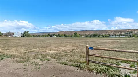 701 Thorp Landing Ln, Thorp, WA 98946