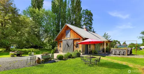 329 Columbia St, Sumas, WA 98295