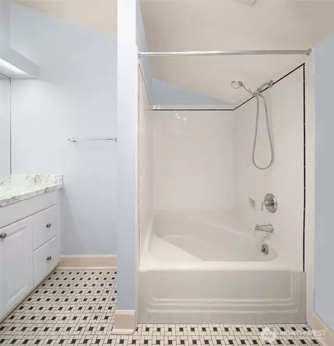 1921 37th Pl E, Seattle, WA 98112 photo 15