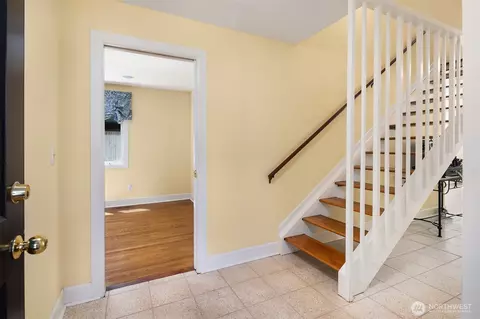 1921 37th Pl E, Seattle, WA 98112 photo 3