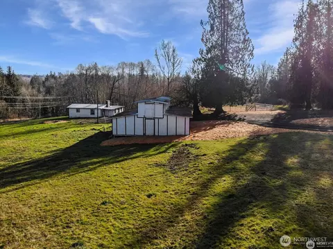 Exterior - 41 E Agate Loop Rd, Shelton, WA 98584 photo 11 of 16
