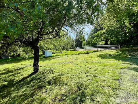 Exterior - 41 E Agate Loop Rd, Shelton, WA 98584 photo 7 of 16