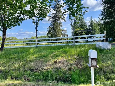 Exterior - 41 E Agate Loop Rd, Shelton, WA 98584 photo 13 of 16